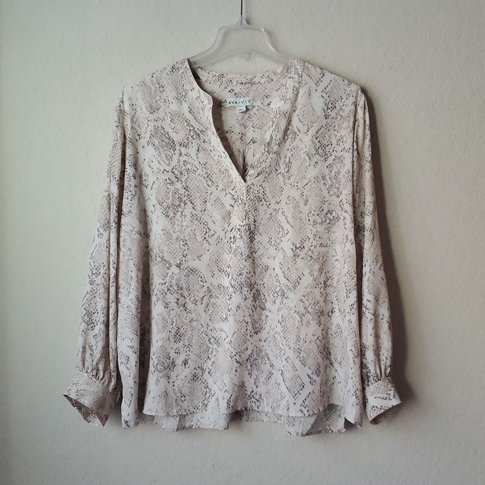 Ava & Viv Beige Snakeskin Print Blouse Plus Size 2X V-Neck Balloon Sleeve Top